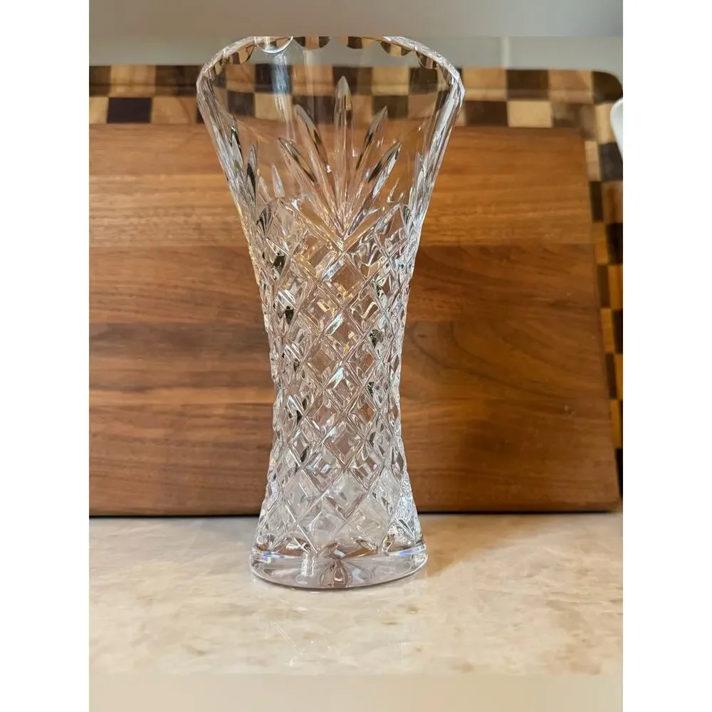 Beautiful cut Crystal vase 7”